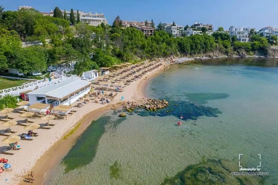 Captain'S Island Deluxe Chernomorets Exterior photo