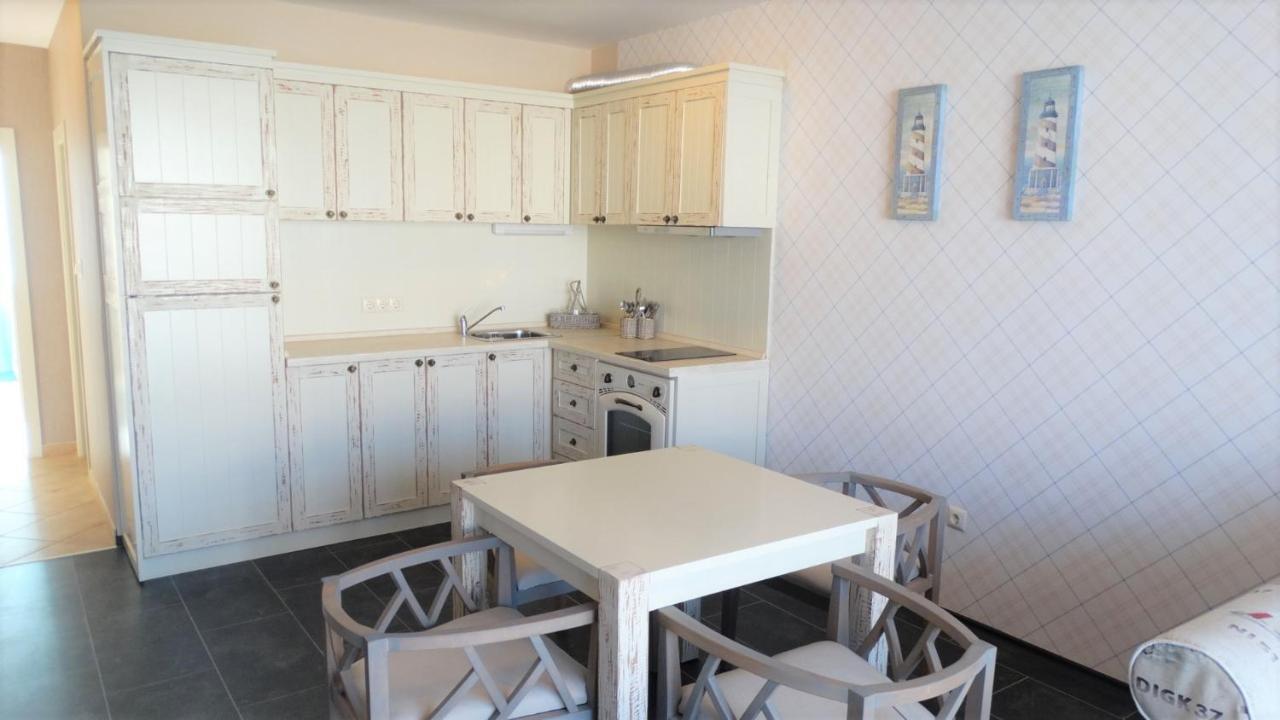 Captain'S Island Deluxe Chernomorets Exterior photo